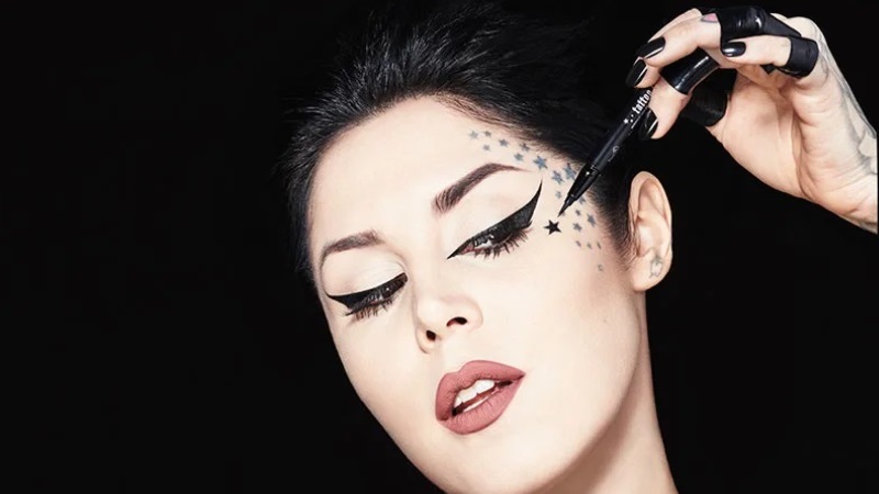 Make Yourself Look Glamorous with a Variety of Gothic Makeup Ideas