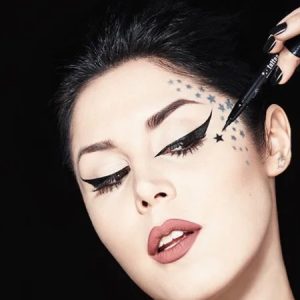 Make Yourself Look Glamorous with a Variety of Gothic Makeup Ideas